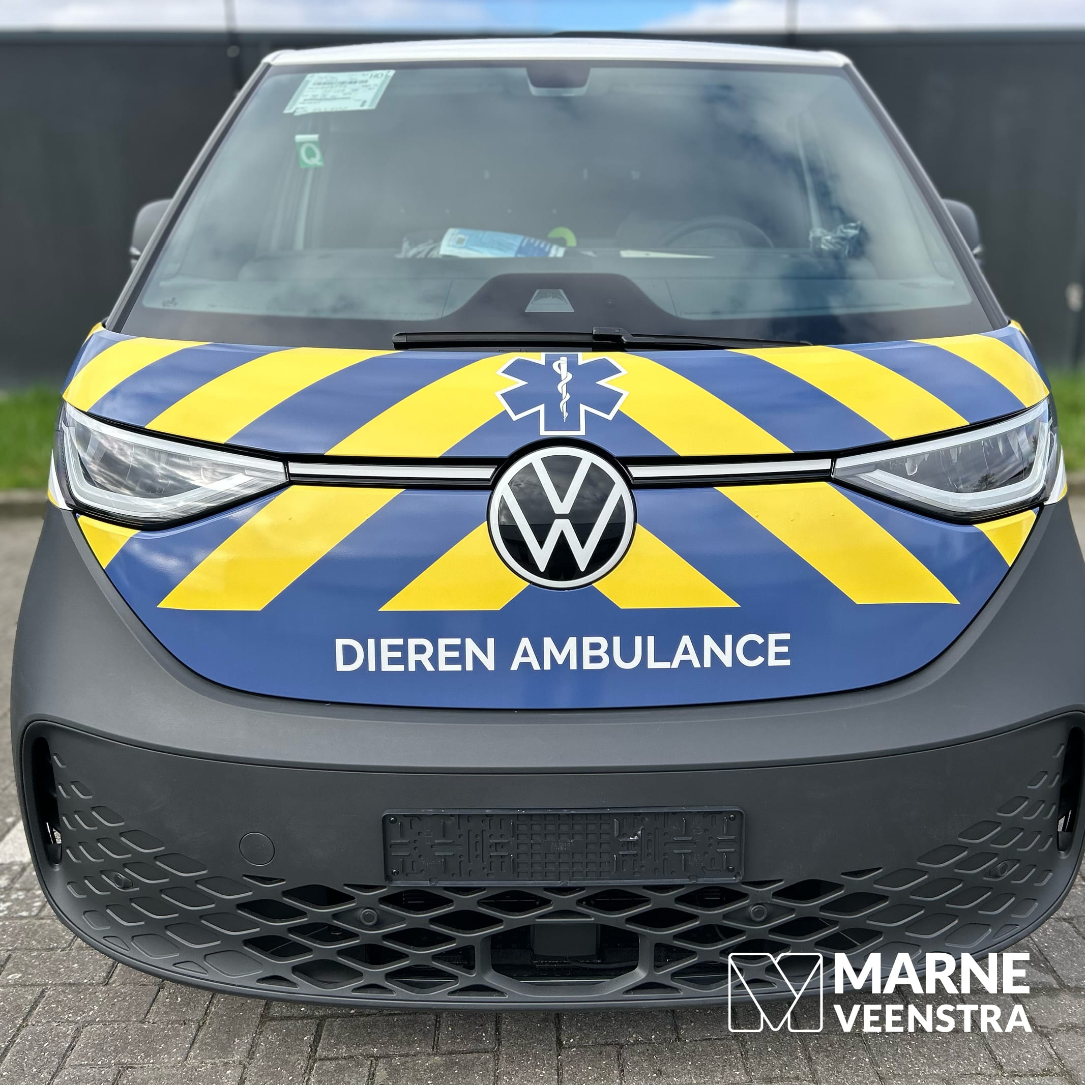 Nieuwe elektrische dierenambulance